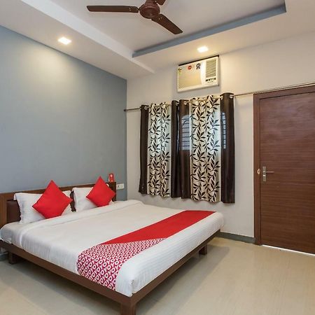Oyo 17161 Hotel Mahalaxmi Ujjain Exterior photo